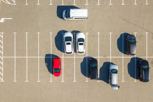 como-estacionar-de-forma-segura-na-rua