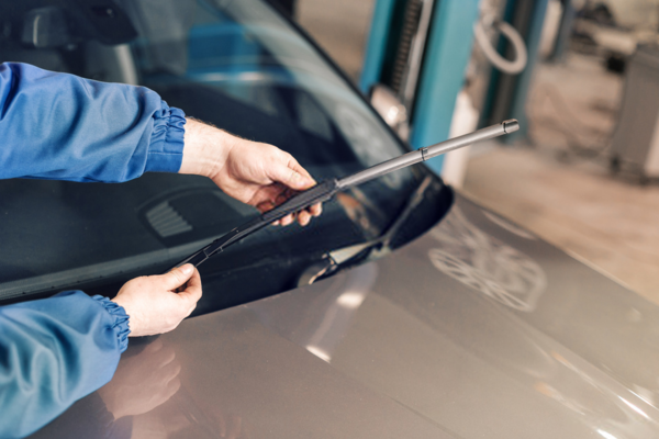 cada-quanto-tempo-devo-trocar-as-palhetas-do-para-brisa-do-meu-carro-1