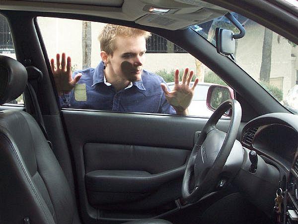 esqueci-chave-dentro-do-carro-o-que-fazer